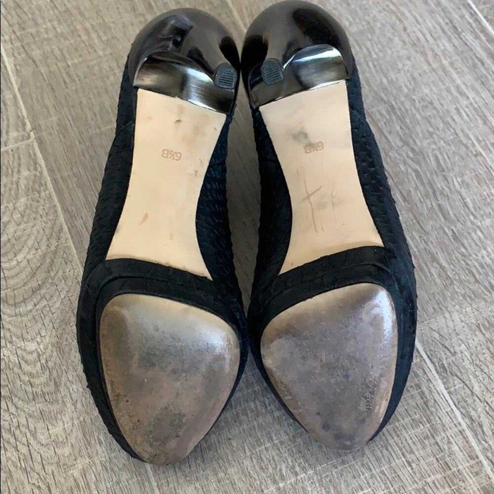 BCBG MAXAZRIA Women's Black Glazed Python Peep To… - image 6